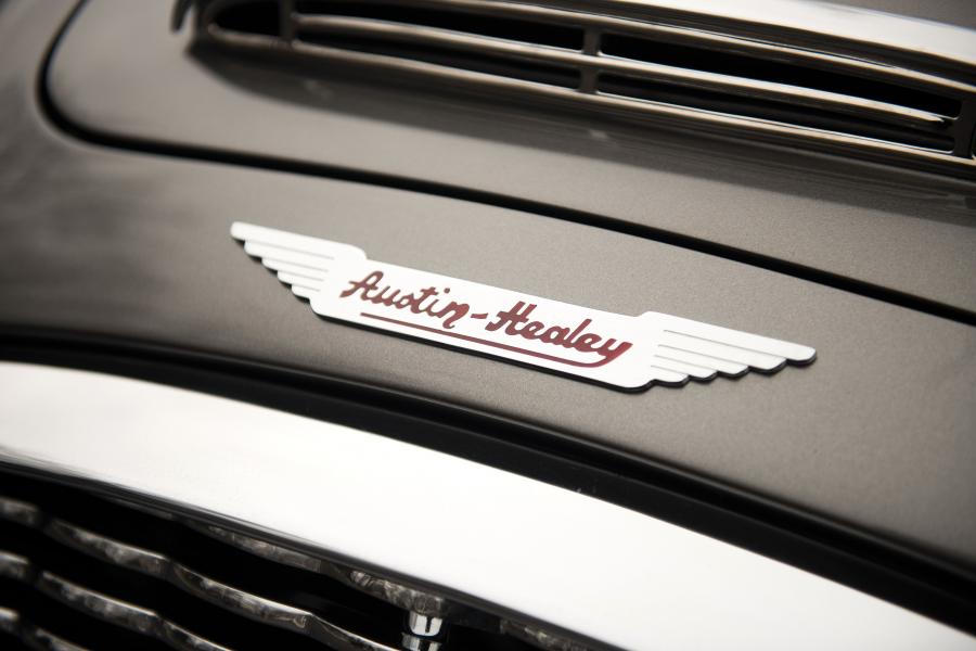 Логотип Austin-Healey 3000 BT7 (Mk I) 1959 года  (фото 31 из 39)